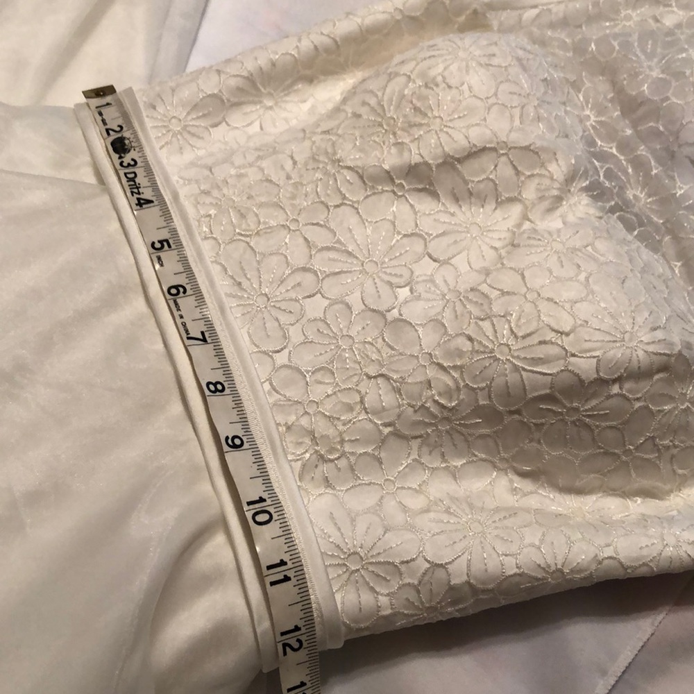 Size 4 Wedding Dress Ivory. New and beautiful. - Picture 7 of 8